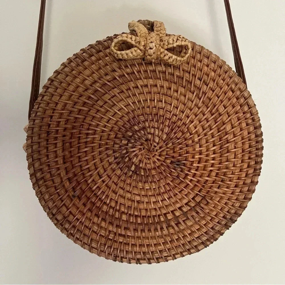 Round Bamboo Straw Crossbody Purse